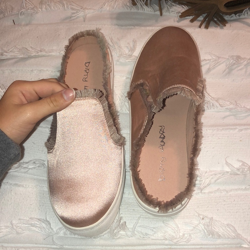 DIRTY LAUNDRY SLIP ON